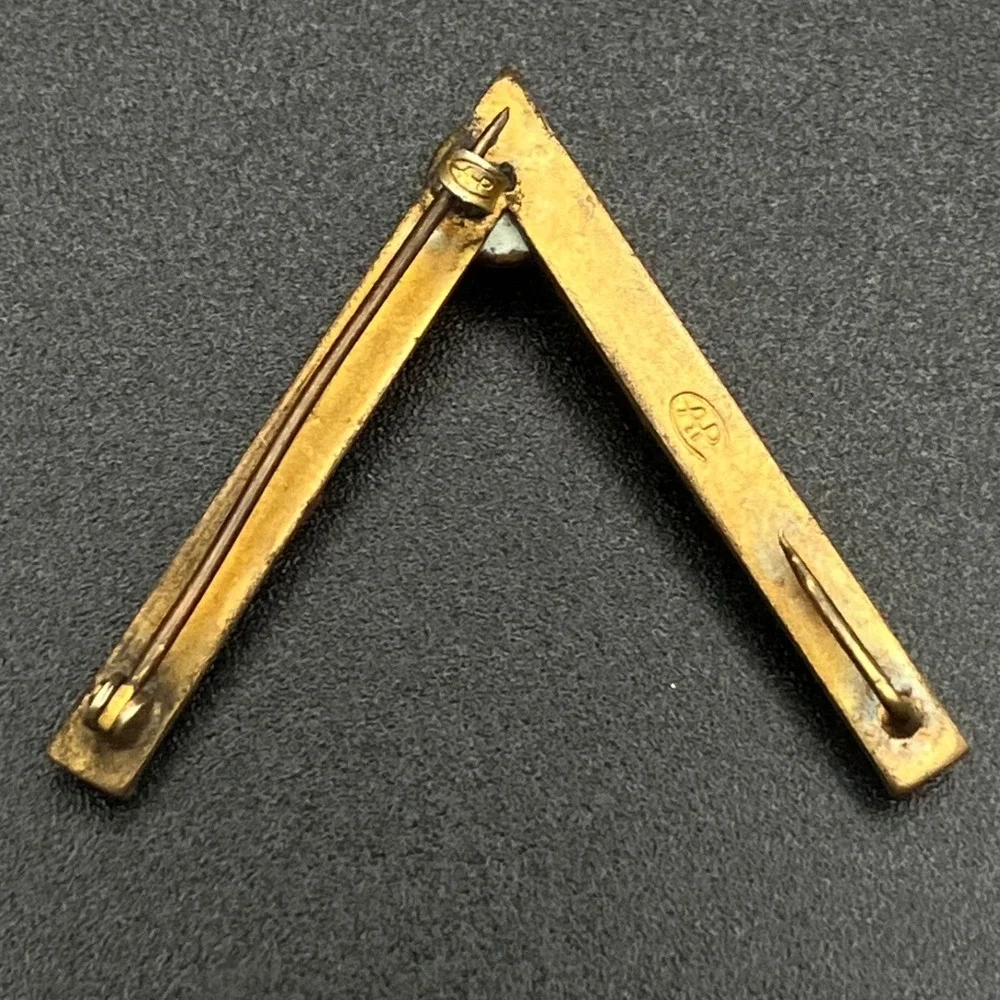 Vintage Lapel Pin Gold Tone Black Cabochon V Shape Signed EAP EA Potter Co.